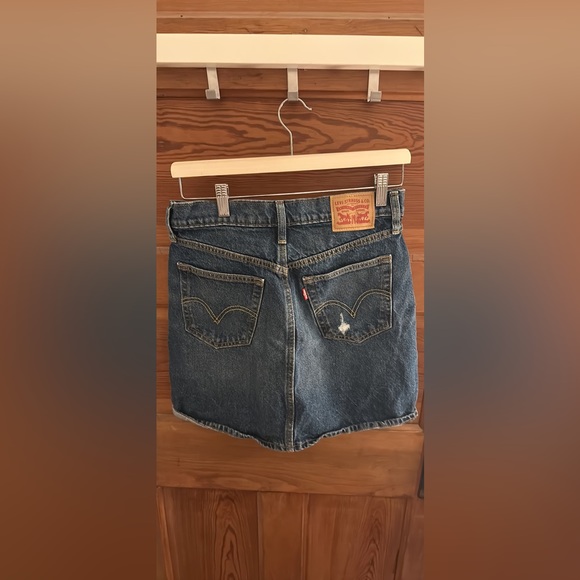 Levi’s jean skirt - Picture 2 of 3